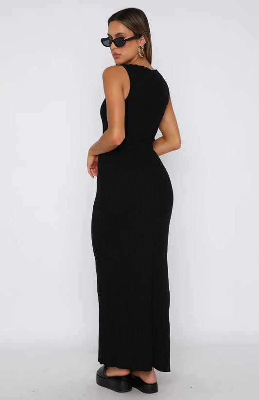 ALYNA | Sleeveless maxi dress with a fitted silhouette 1