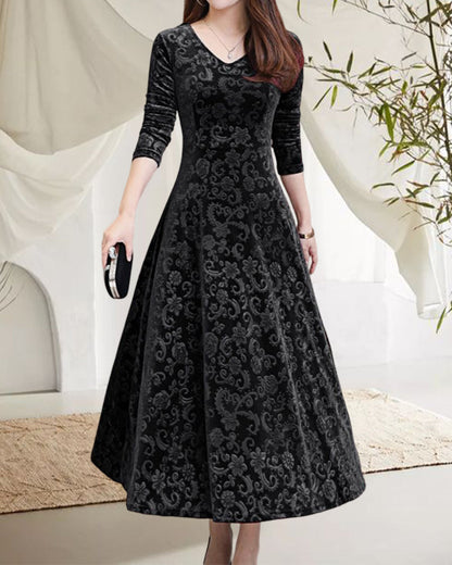 ALDA | Velvet midi dress with long sleeves and timeless elegance 2