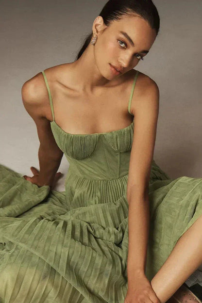AMARIS | Pleated Midi Dress with Heart-Shaped Neckline 3