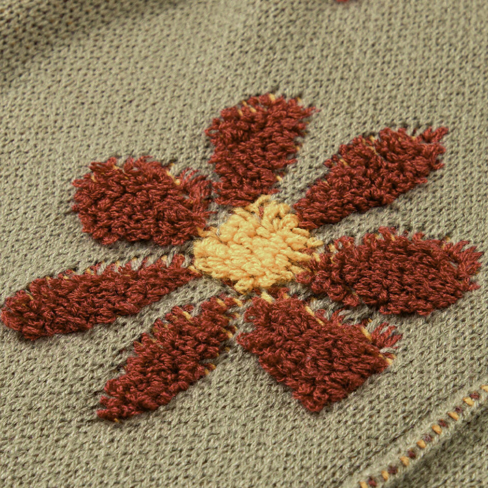 AURORA | Knitted sweater with large floral appliqués 4