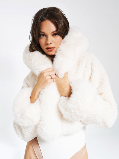 Cropped coat for a glamorous winter look 1