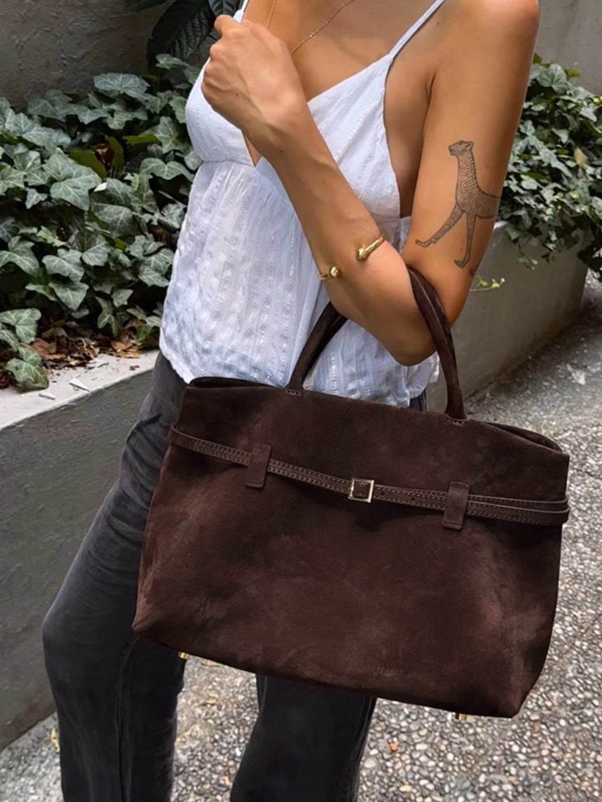 Diva Ladies' Handbag | Adjustable Shoulder Strap, Spacious Design 2