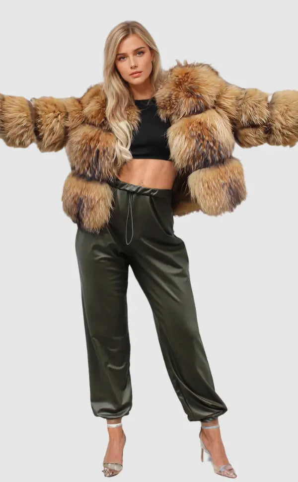 Elegant Women's Winter Coat with Thick Plush Lining – Fitted Long Winter Coat for Women 3
