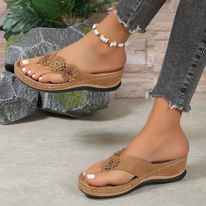 FLORELLA | Summer slides with floral detail and raised sole 4