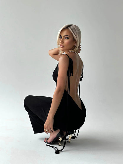 LEANDRA | Elegant summer dress with a flattering fit 1