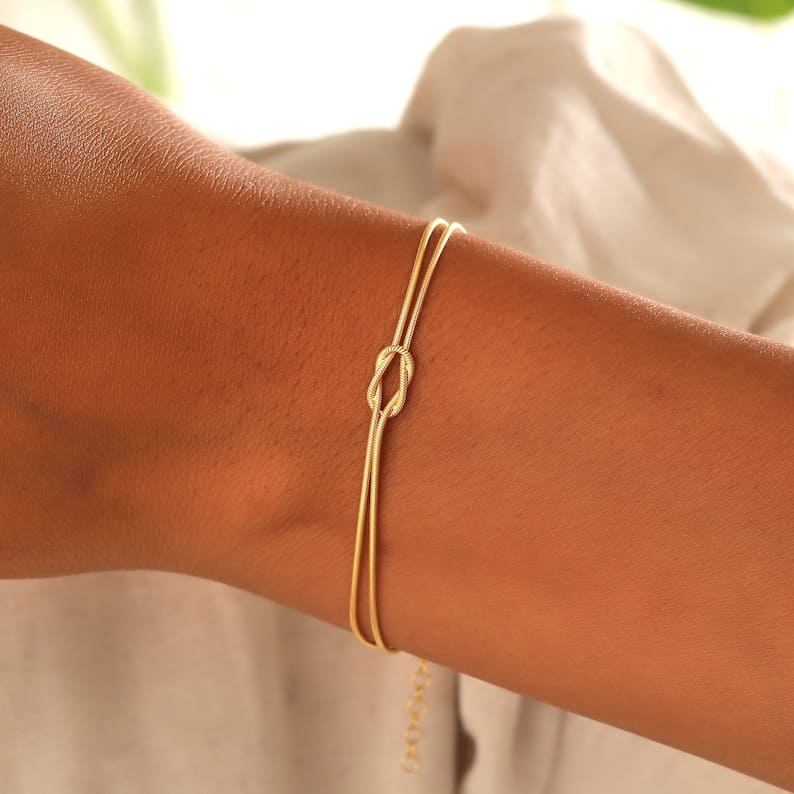 LUNA | Timeless Love Knot Bracelet in Minimalist Style 0