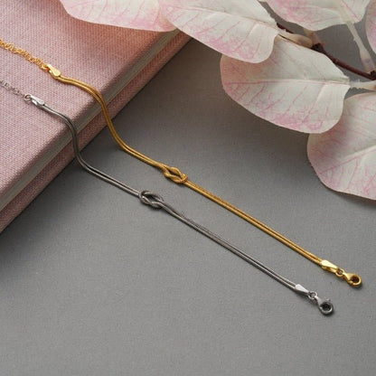 LUNA | Timeless Love Knot Bracelet in Minimalist Style 3