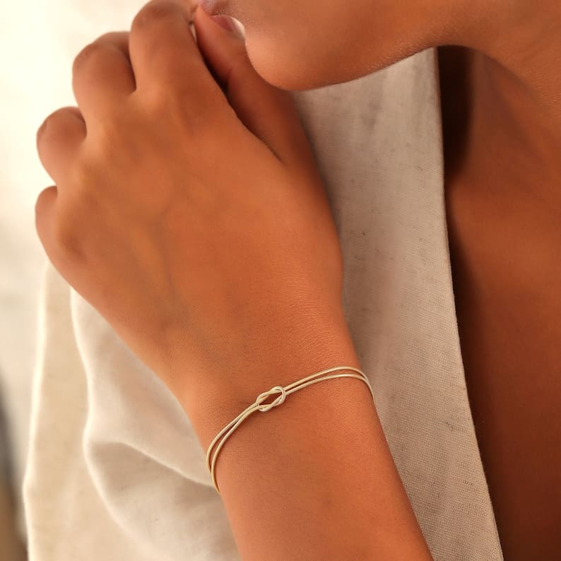 LUNA | Timeless Love Knot Bracelet in Minimalist Style 7