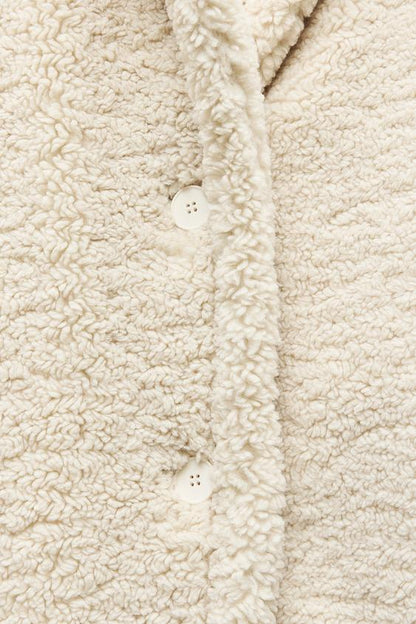 Long Women's Winter Coat Made of Soft Teddy Fabric with Lapel Collar and Side Pockets for Extra Warmth and Comfort 3