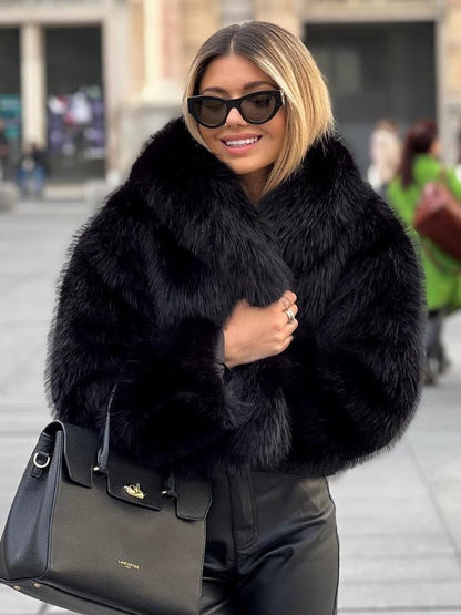 Luxury plush women's winter coat with turn-down collar | Trendy cropped style 2
