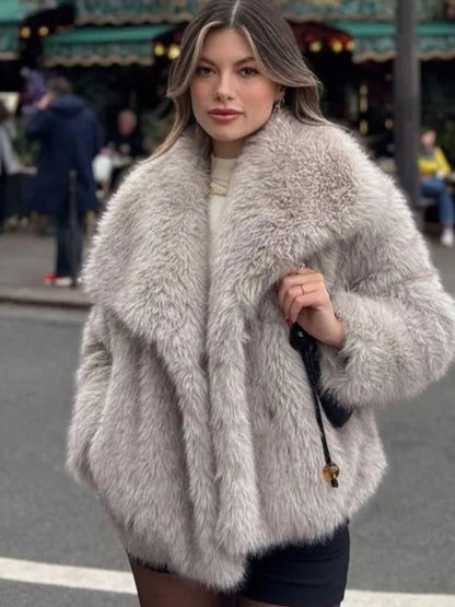 Luxury plush women's winter coat with turn-down collar | Trendy cropped style 5