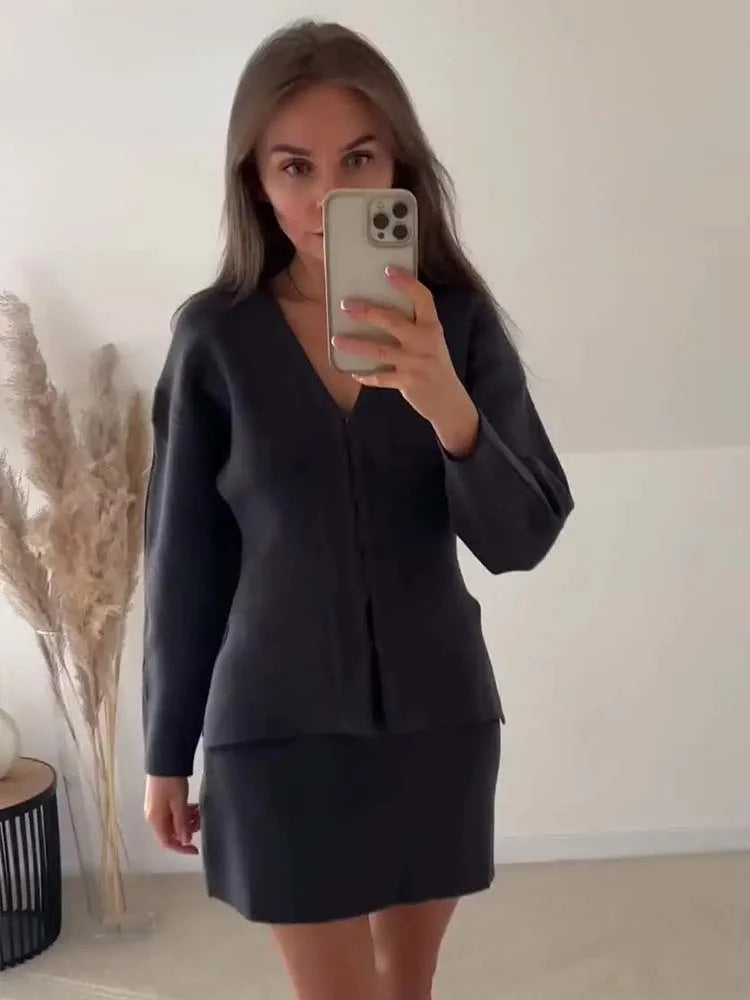 MIREILLE – Chic Blazer & Skirt Set for a Confident Look 2
