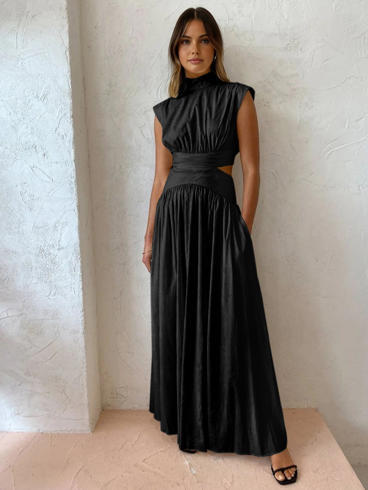 SALVINA | Maxi dress with cut-out back and pleat detail 3