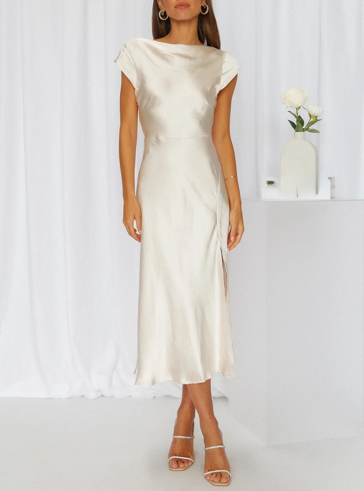 SORAYA | Wedding dress with Elegant Shine 2