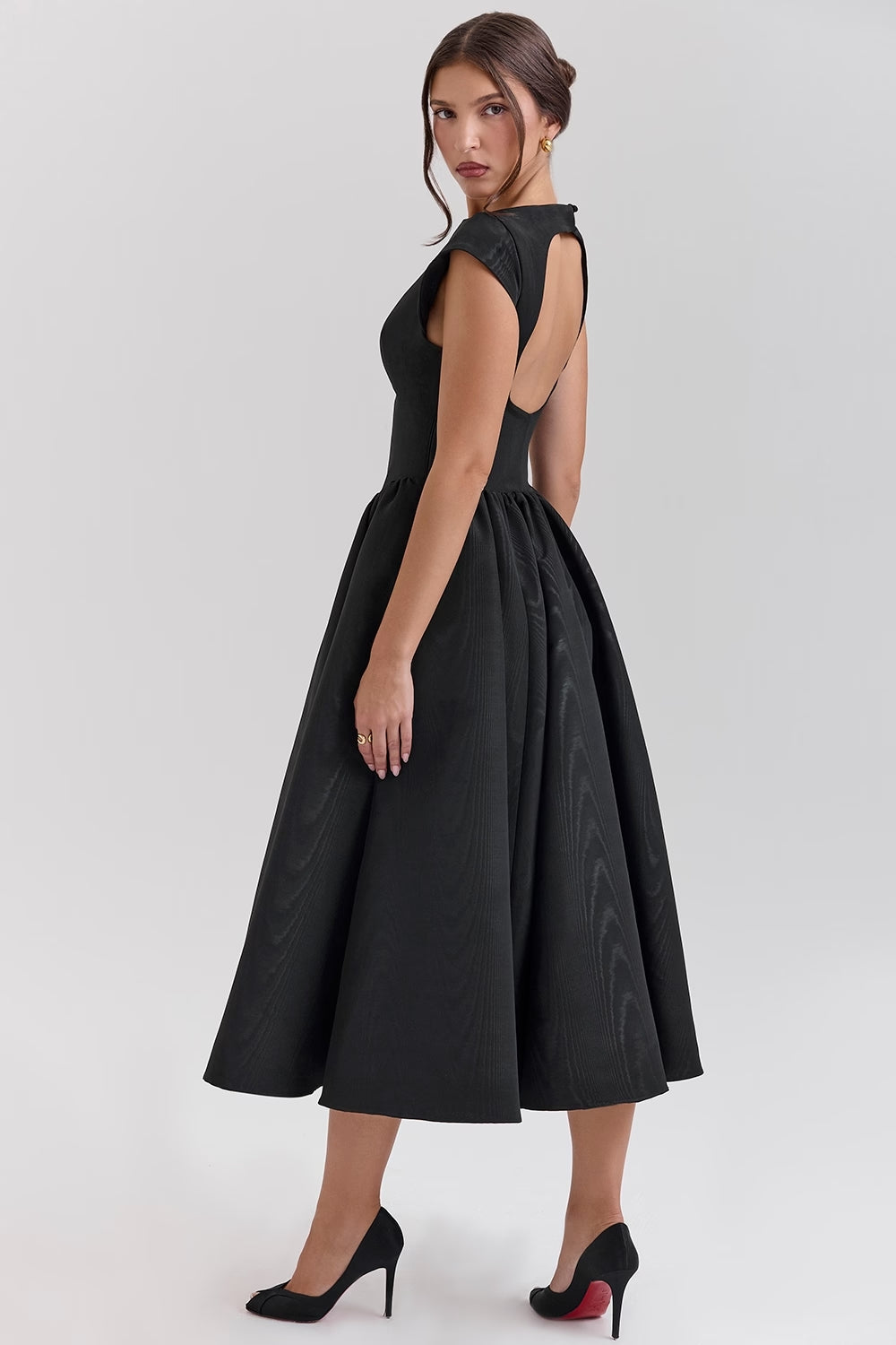 Victoria – Elegant Dress | Timeless Design | Flattering Fit | Luxury & Comfort 3