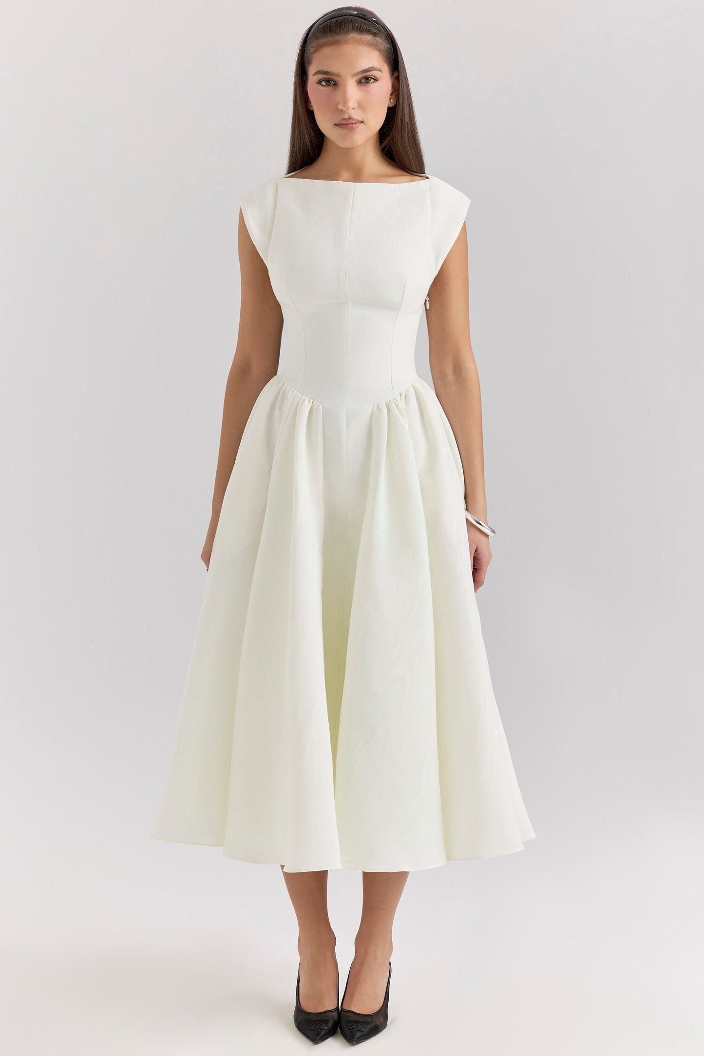 Victoria – Elegant Dress | Timeless Design | Flattering Fit | Luxury & Comfort 4